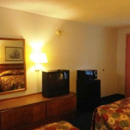 Royal Inn Columbia/Fort Jackson エクステリア 写真