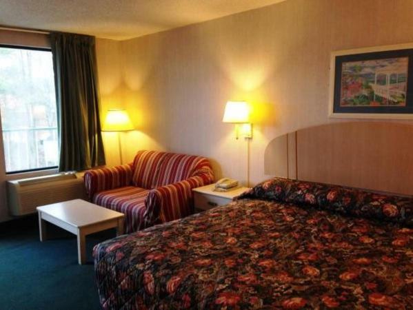 Royal Inn Columbia/Fort Jackson エクステリア 写真
